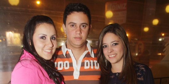 Adrieli Gomes Silva, Alexandre Barcelos e Isabella Figueiredo na noite francana